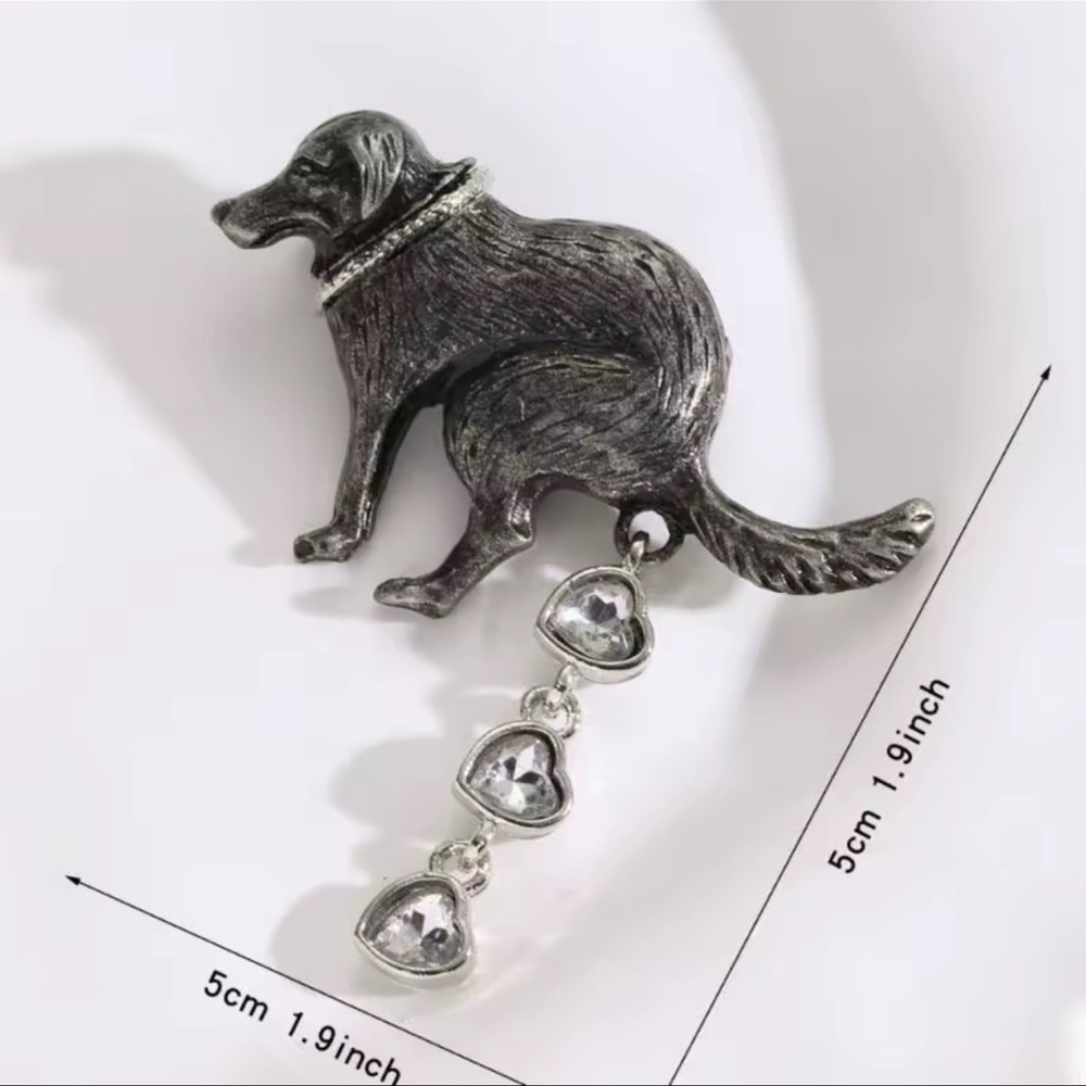 Pooping Gold Dog Brooch - Picture 5 of 6